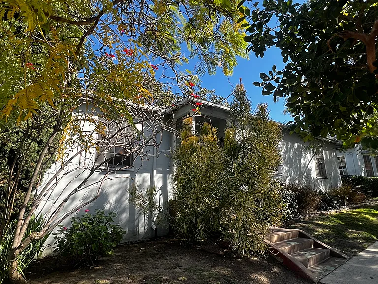 1700 Glendon Ave — Photo 17
