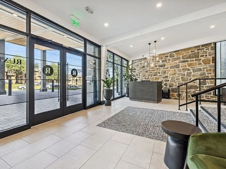 Ruxton Towers Apartments — Photo 35