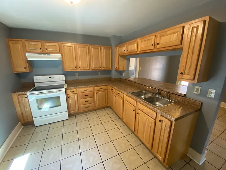 711 W 7th St #B — Photo 7