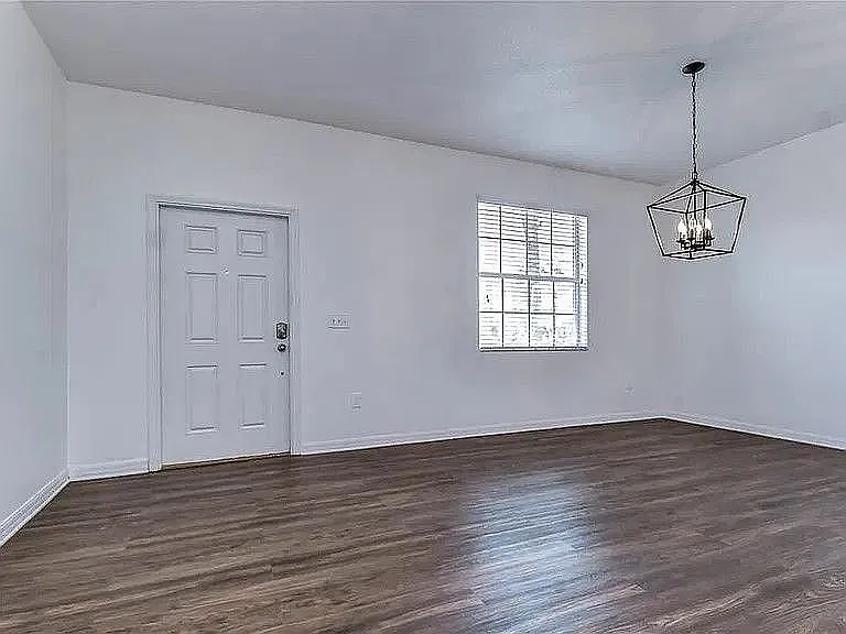 5 bed, 2.5 bath, 2912 sqft, $2,700 — Photo 4