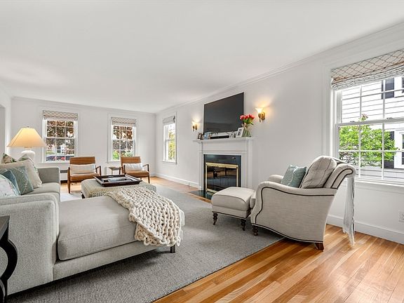 4th image of 60 Marilyn Rd