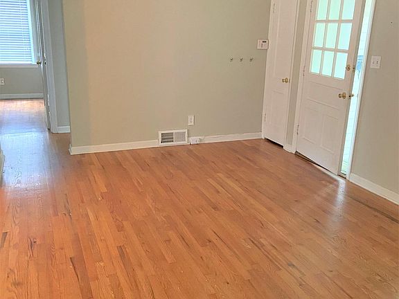 3rd image of 618 W 88th St