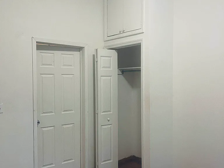717 E 5th St #1B — Photo 2