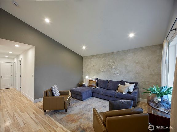 5th image of 1015 Peach Road