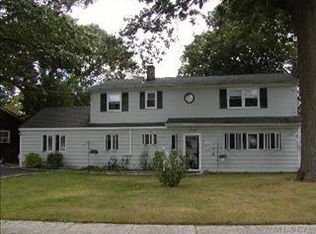 10 Rugby Rd, Massapequa, NY 11758