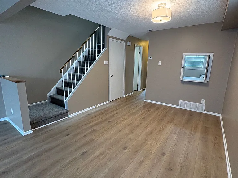 104 Valley Stream Dr #6 — Photo 5