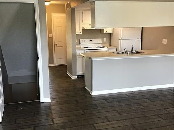 4th image of 6066 Southbay Dr