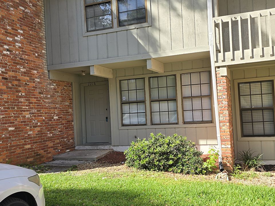 1st image of 2218 Timberwood Cir N