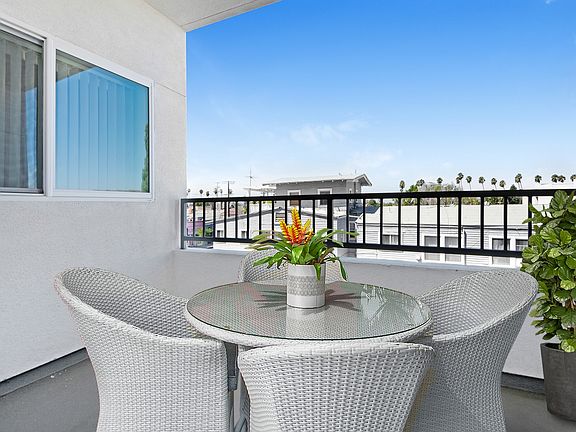 5th image of 3057 W Pico Blvd #403