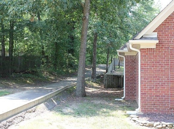 3rd image of 685 Alexandria Dr