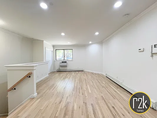 Rented by Realty 2000 Corp | media 5