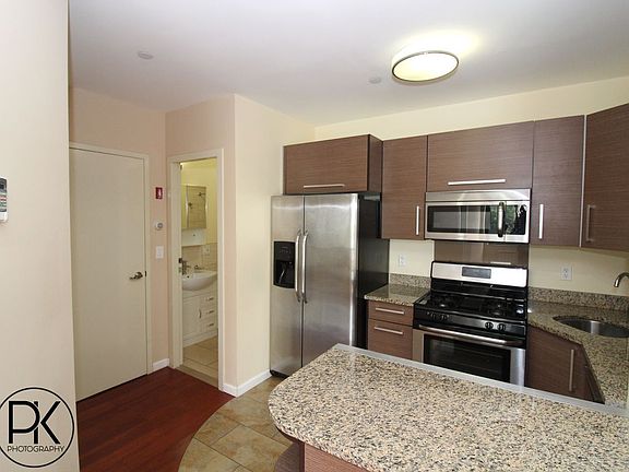 5th image of 211 Kingsland Ave APT 2F