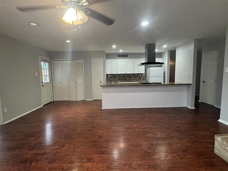 4406 Kinloch Dr — Photo 9