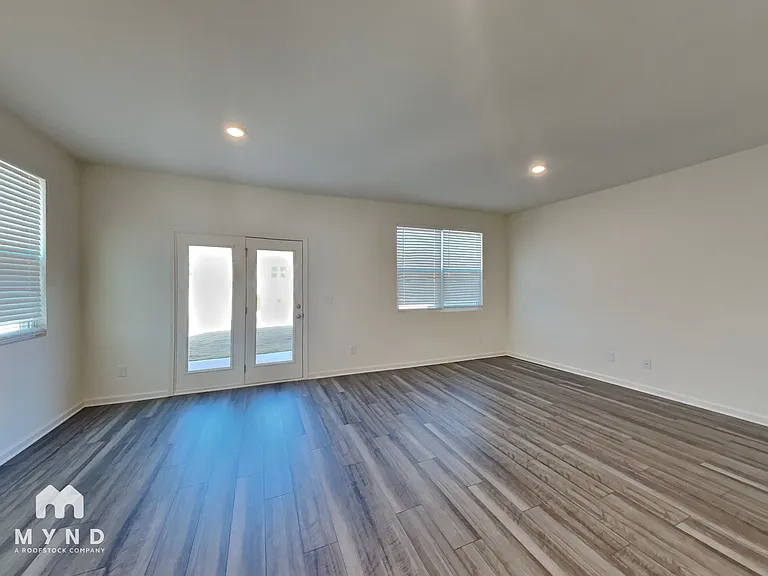 119 Saginaw Ct — Photo 22