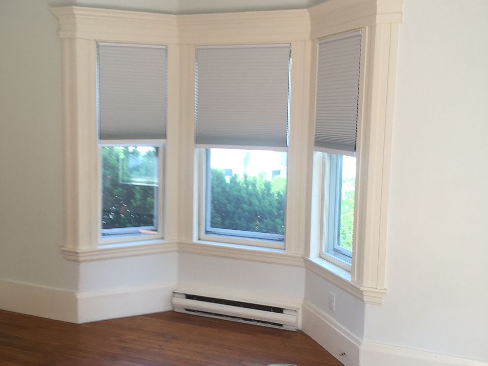 2nd image of 32 Washington Sq