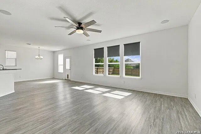 4 bed, 2.5 bath, 2405 sqft, $2,100 — Photo 3