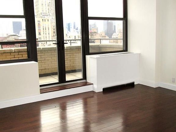 3rd image of 55 E 77th St