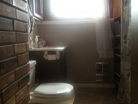 3rd image of 105 Peterson St