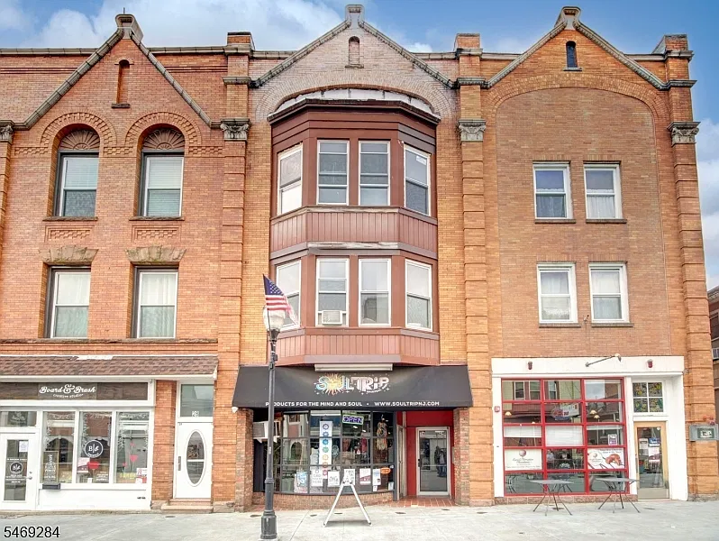 26 Division St #3