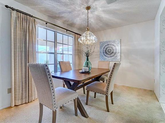 5th image of 954 Madrid Dr