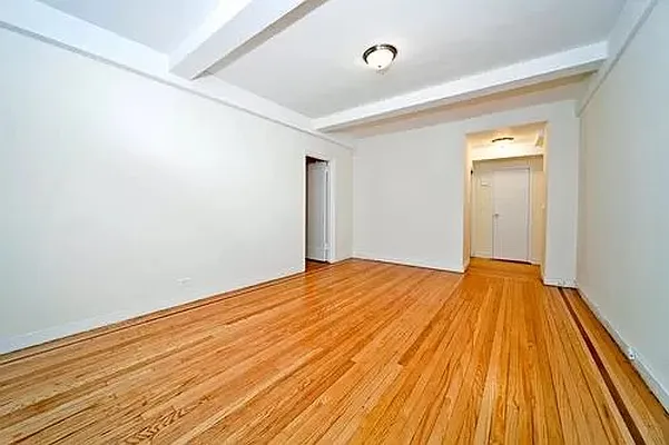 Rented by Bank Neary | media 9