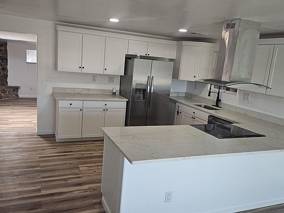 3rd image of 4410 N Alicia Ave