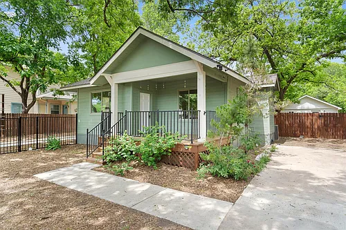 500 Capitol Dr Photo 1