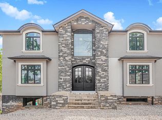 6 Eltinge St, Staten Island, NY 10304
