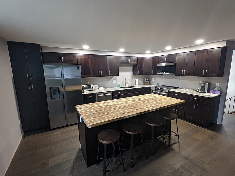 4571 Roundtree Rd — Photo 3