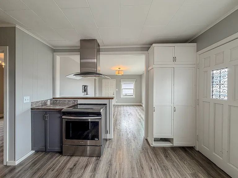 2212 Rucker Ave — Photo 7