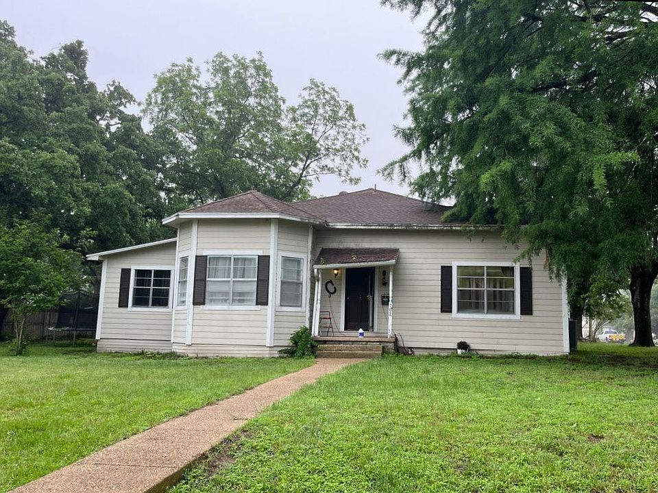 1st image of 702 Cypress St