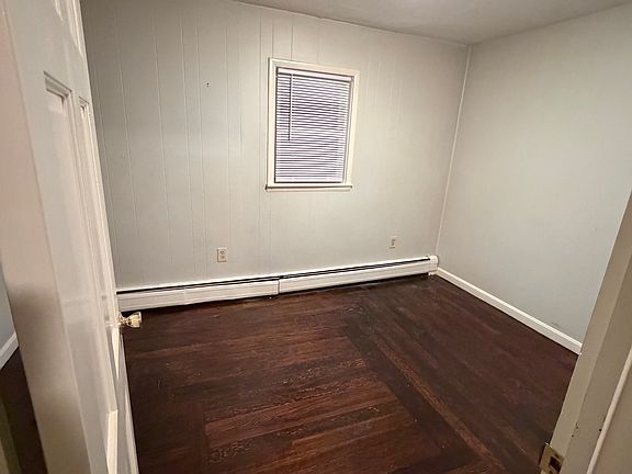 3rd image of 1911 Smith St APT 2