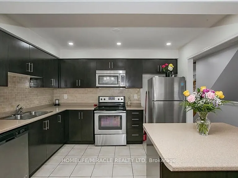 229 Remembrance Rd — Photo 40