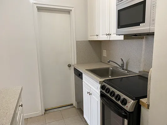 Rented by Bauman Realty Group | media 2