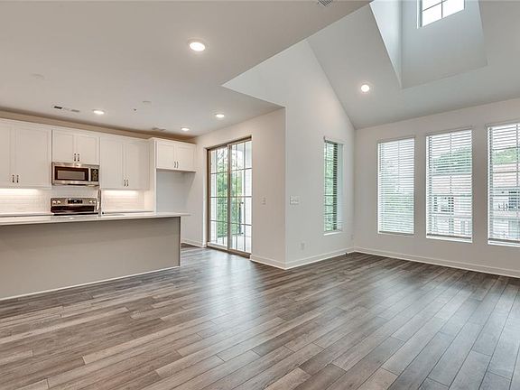 3rd image of 513 Burton Dr