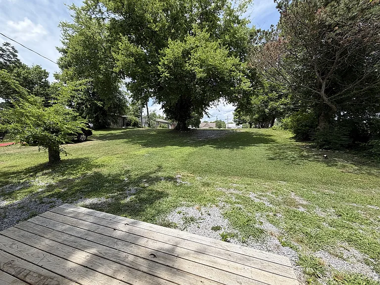 710 Carson St — Photo 19
