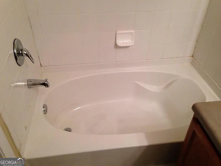 631 Sycamore Dr — Photo 9