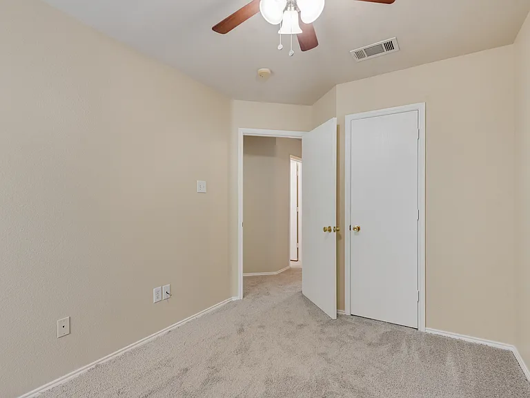 1233 & 1237 Village Garden Dr #1233 — Photo 8