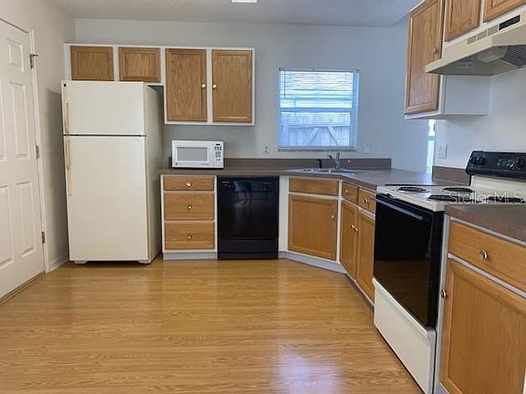 3rd image of 4828 Heron Run Cir
