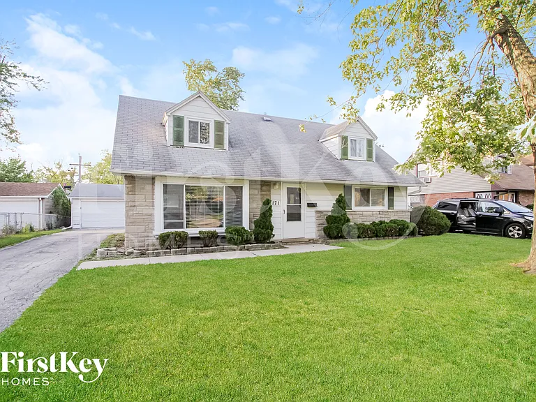 171 Craig Dr W — Photo 2