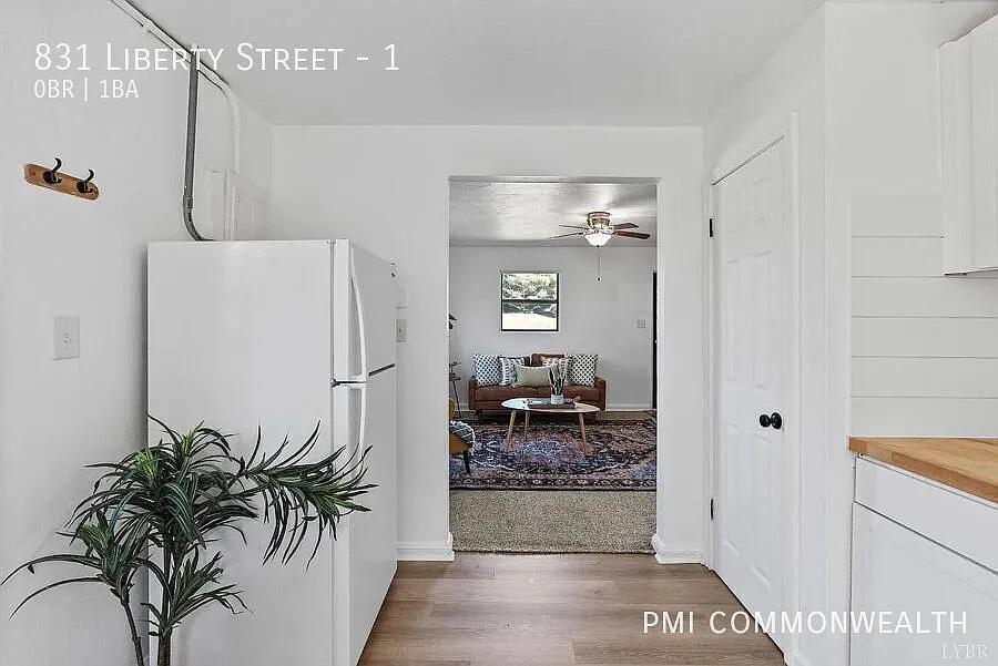 Studio Unit, First Month Free (See listing Desc.) — Photo 3