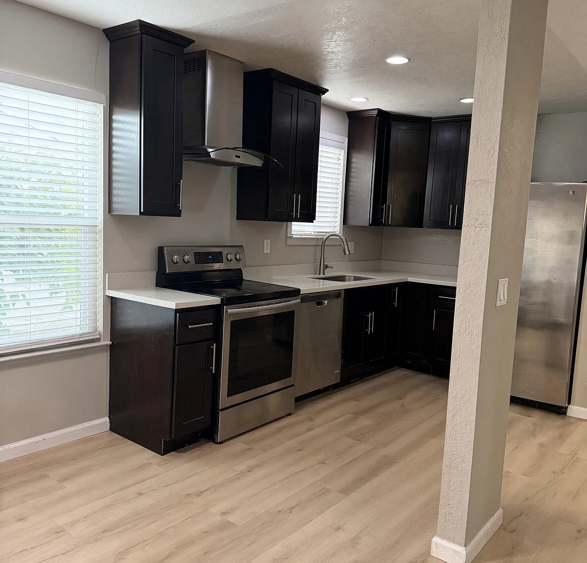 4 bed, 1320 sqft, $4,150 — Photo 2