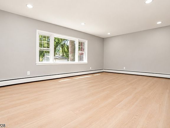 5th image of 140 Francisco Ave