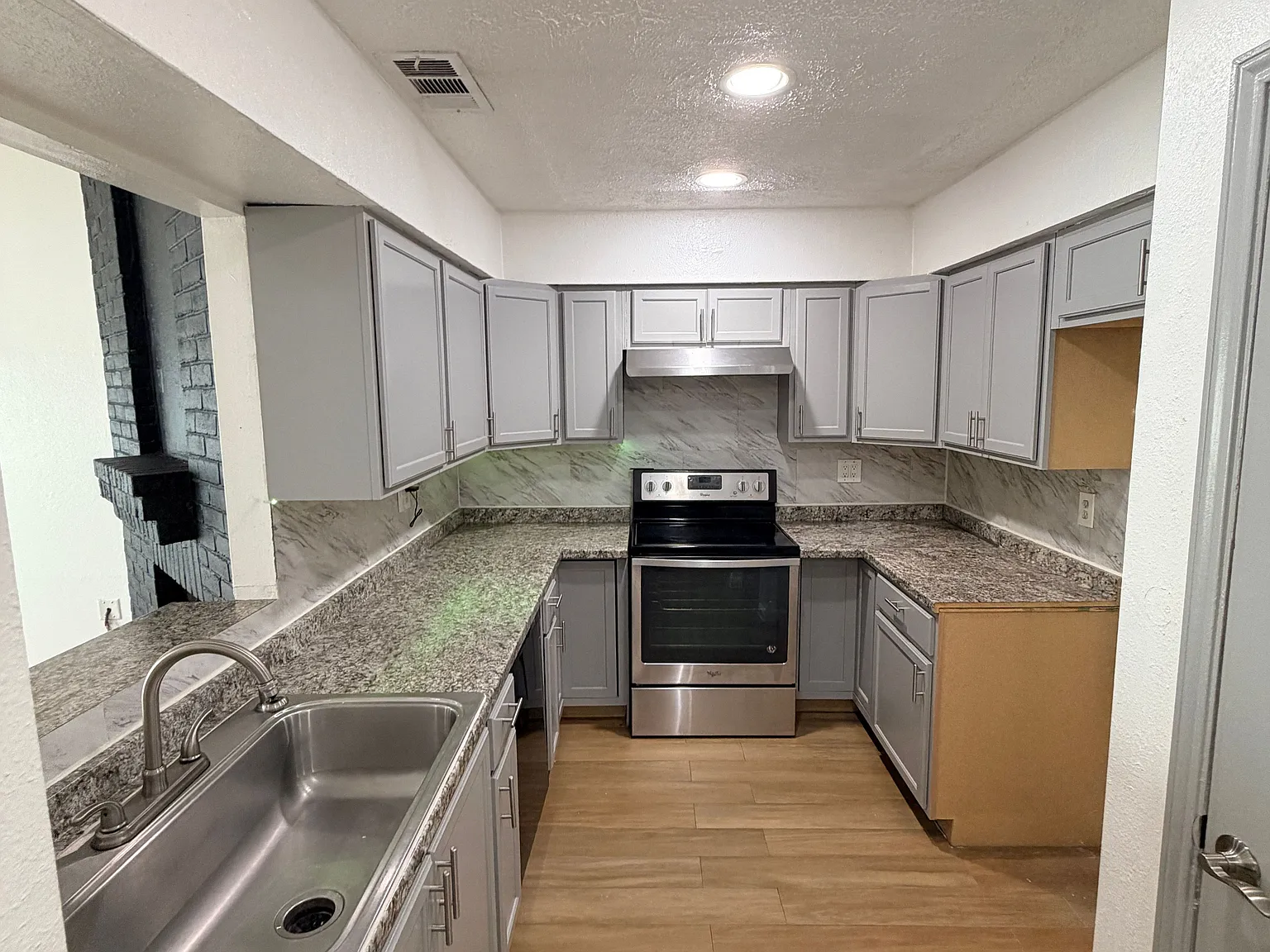 3 bed, 2.0 bath, 1442 sqft, $1,800 — Photo 2