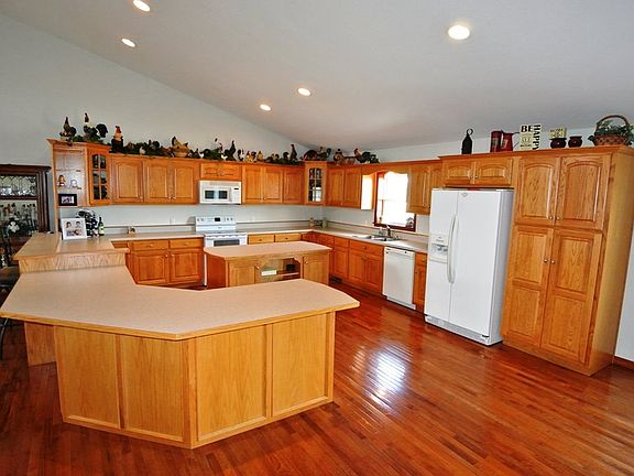 3rd image of 128 Logan Ln