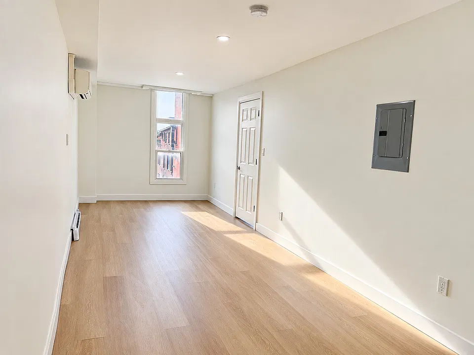 239 Saint Paul St #10