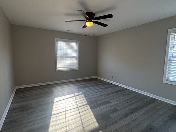4th image of 413 Jamestown Ave