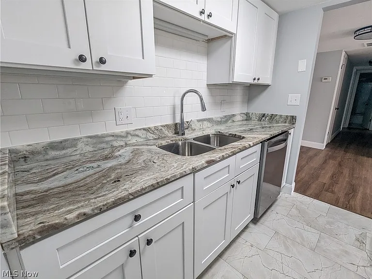 6920 Carriage Hill Dr #104 — Photo 9