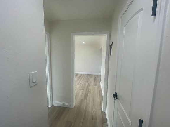 4th image of 1749 Hester Ave #8