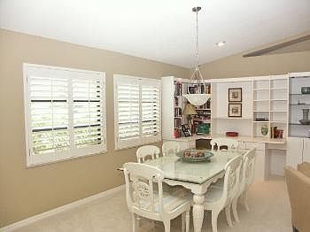4th image of 2057 Sheffield Ave